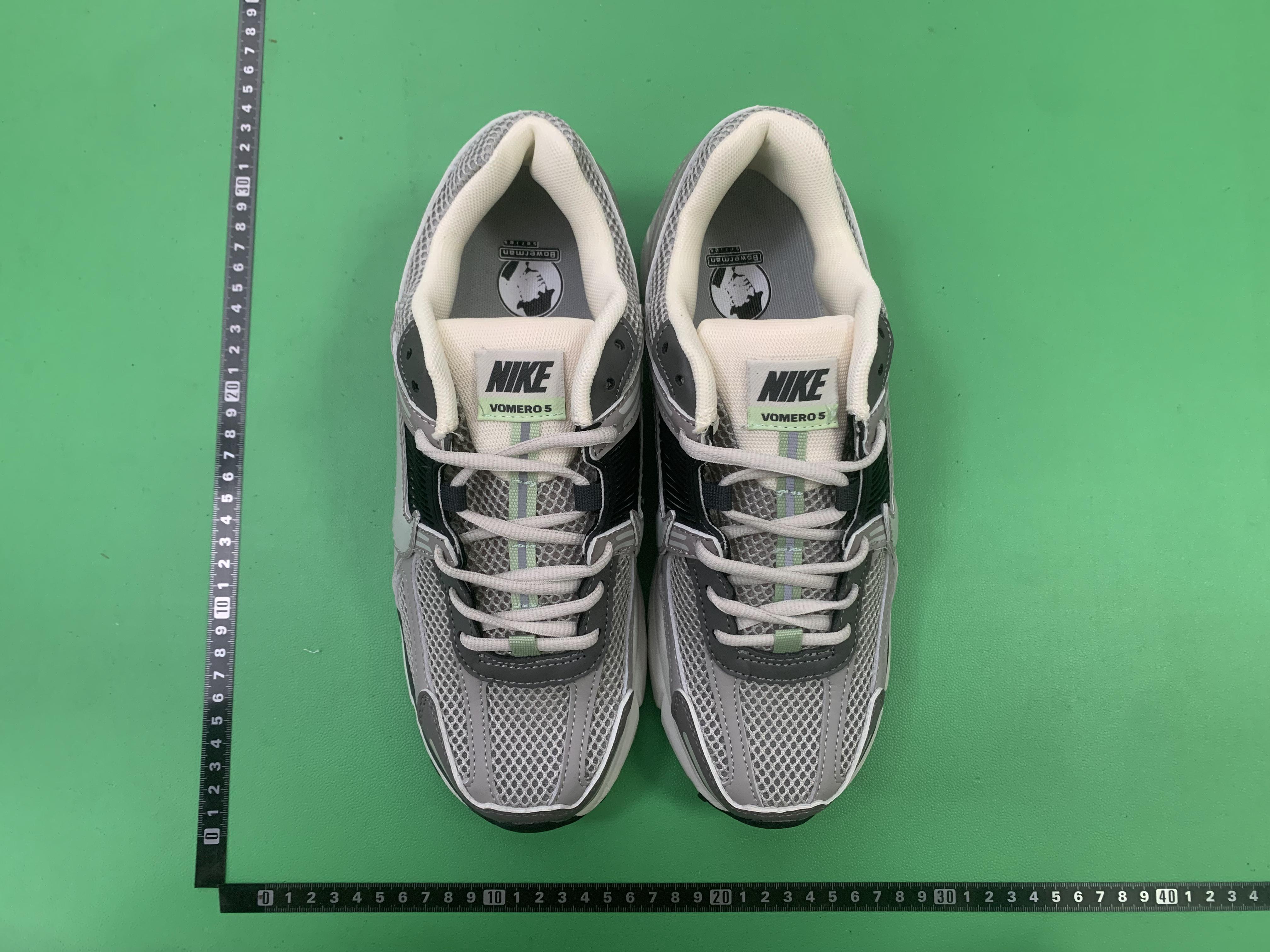 AlR ZooM Vomero 5 -2