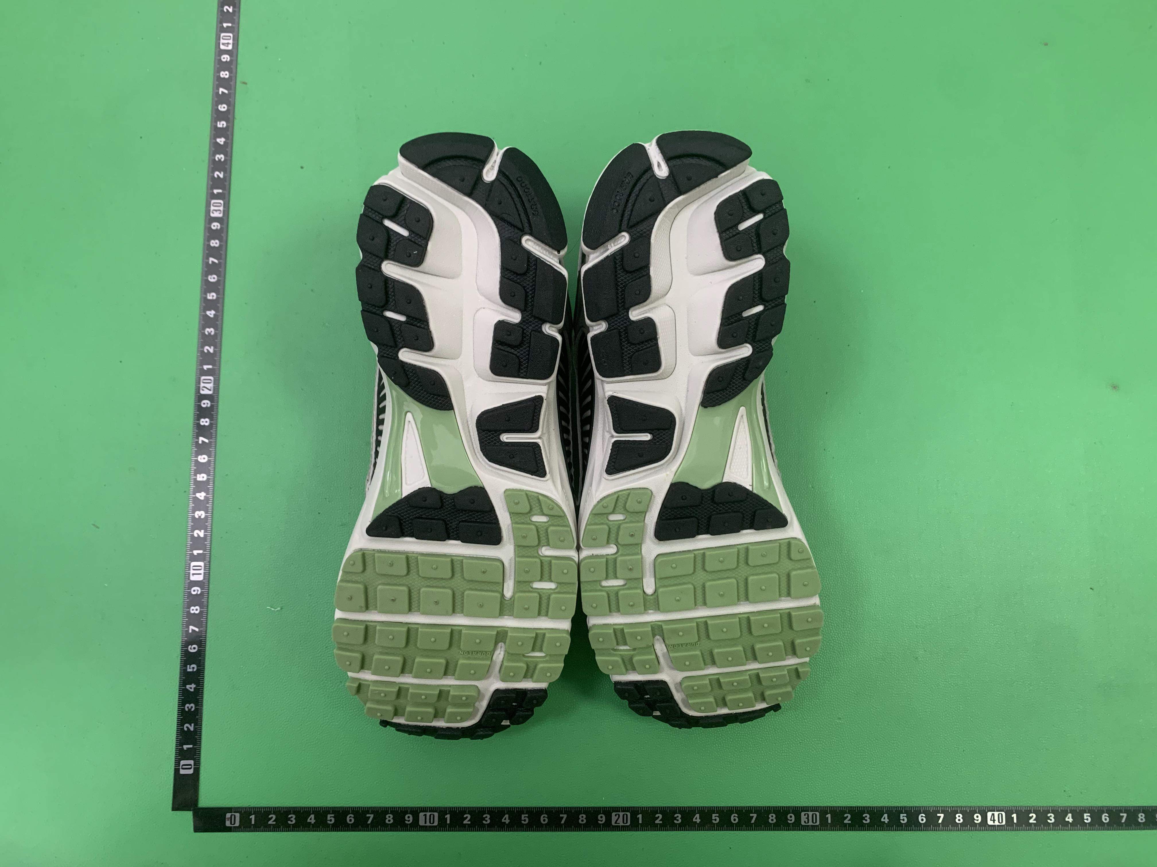 AlR ZooM Vomero 5 -3