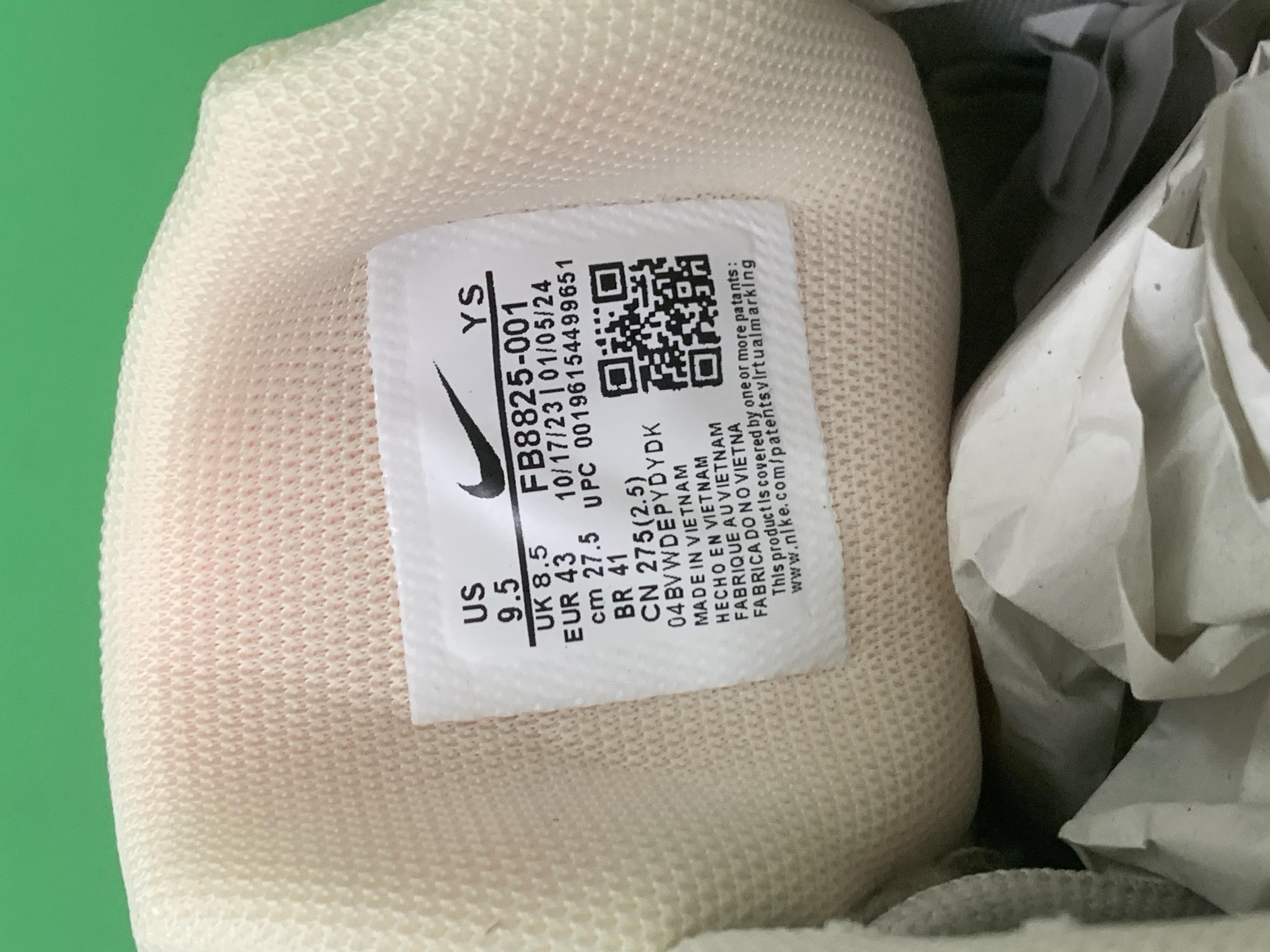 AlR ZooM Vomero 5 -8